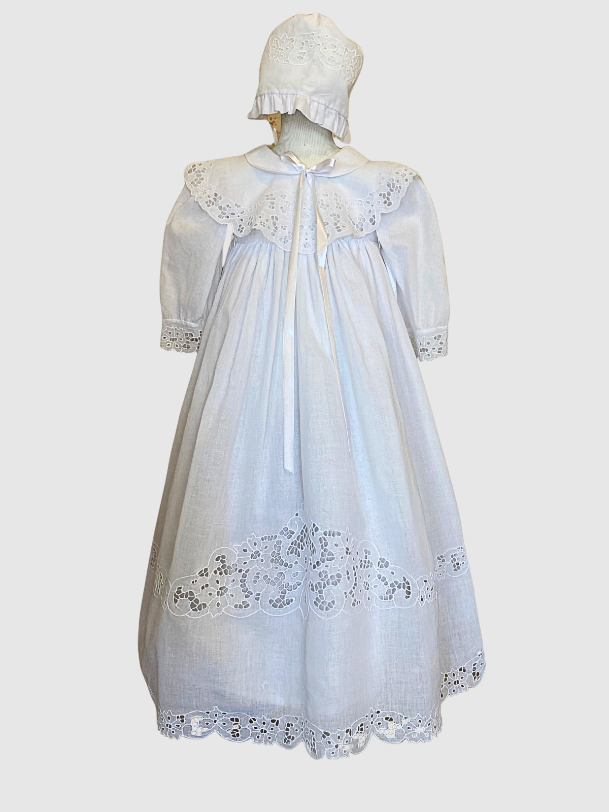 Mandrião Longo com Touca para Batizado – Bordado Richelieu