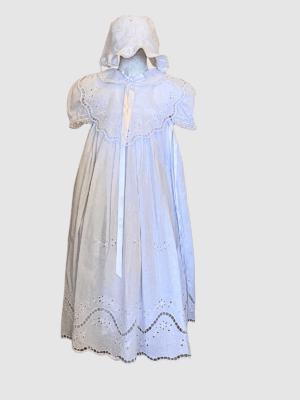 Mandrião Longo com Touca para Batizado – Bordado Richelieu e Detalhes em Renda