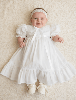 Vestido Infantil para Batizado com Aplicação de Gripiure, Renda e Laços – Algodão Cambraia